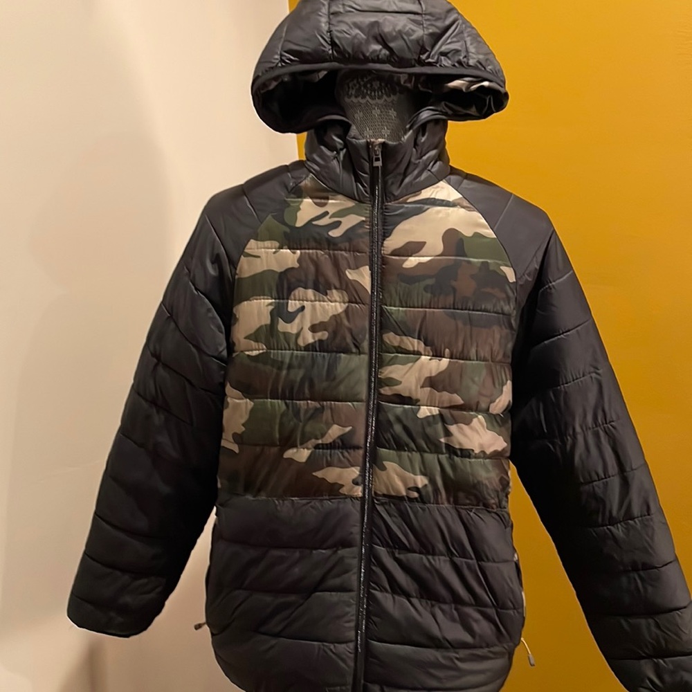 Zara Black and Camo light weight winter jacket